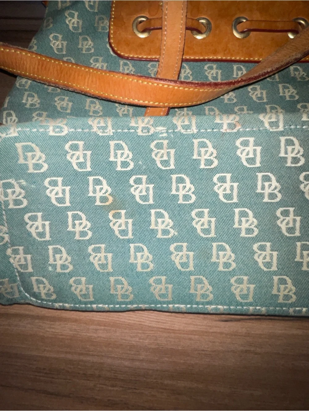 Dooney & Bourke flaws shown
